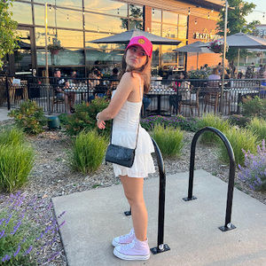 Meet your Posher, Alexis